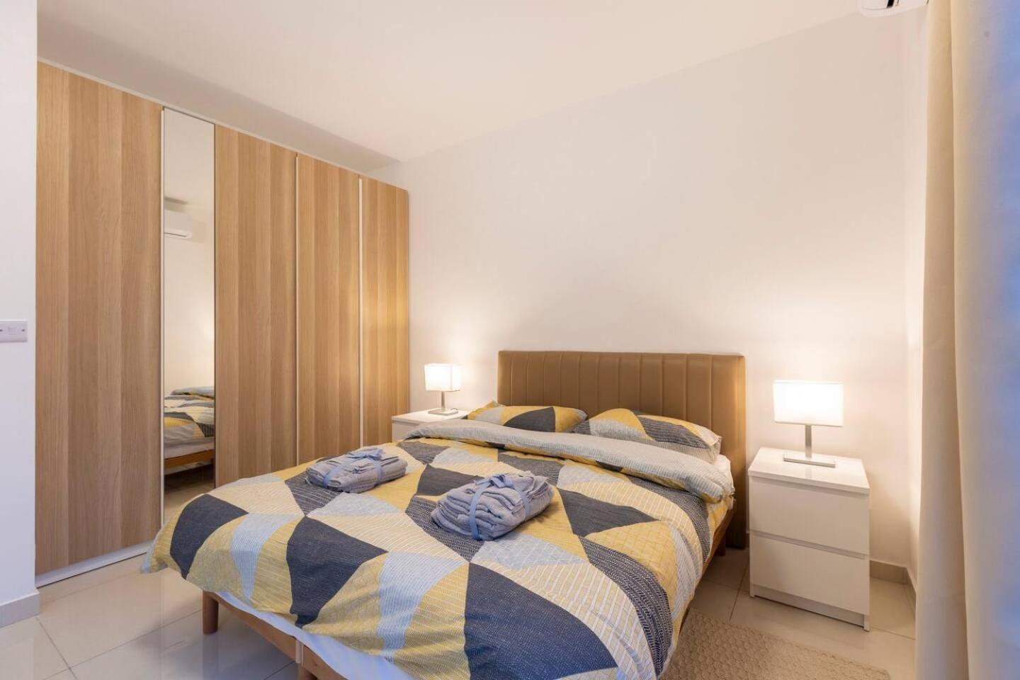 Beautiful Central Penthouse 1Br Ta Xbiex Екстер'єр фото